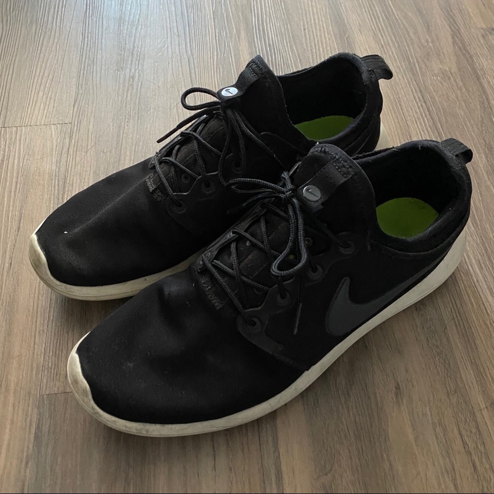 Nike Roshes Black